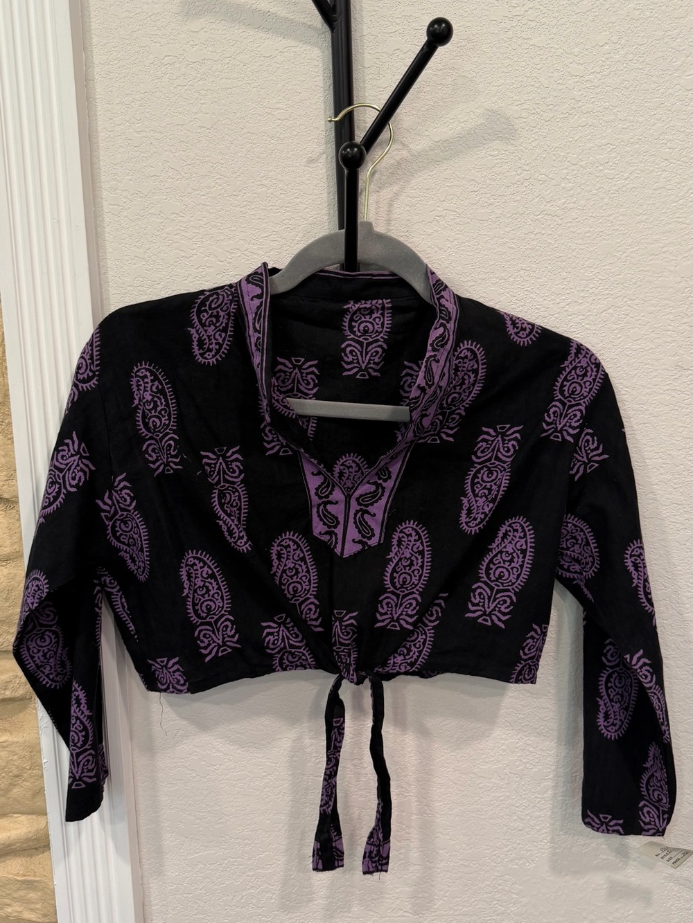 Women's Black & Purple Tie-Front Crop Top
